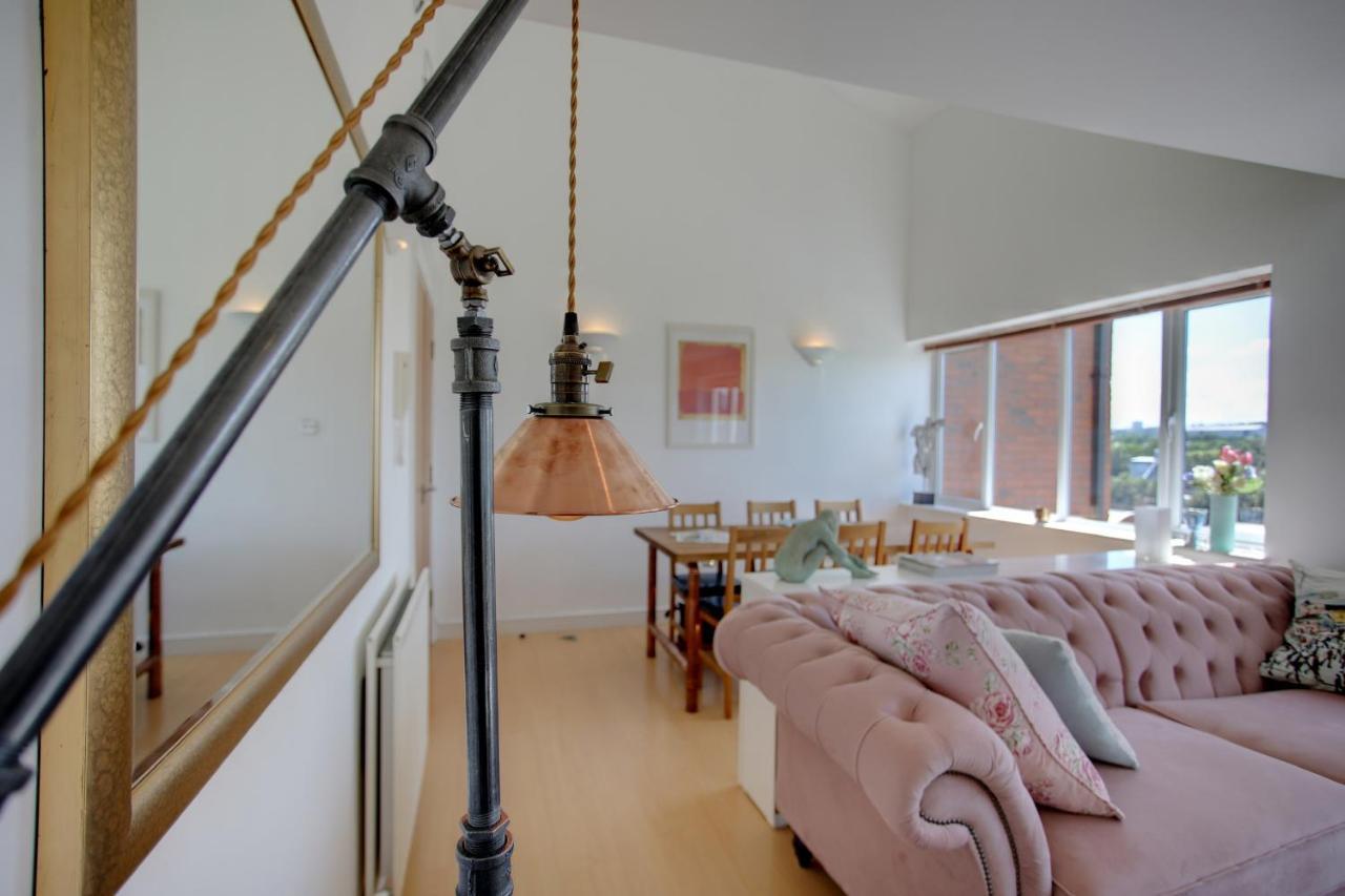 Ferienwohnung Beautiful Duplex Penthouse - Roof Garden, Views, Parking Newcastle upon Tyne Exterior foto