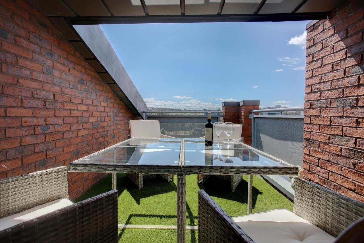 Ferienwohnung Beautiful Duplex Penthouse - Roof Garden, Views, Parking Newcastle upon Tyne Exterior foto